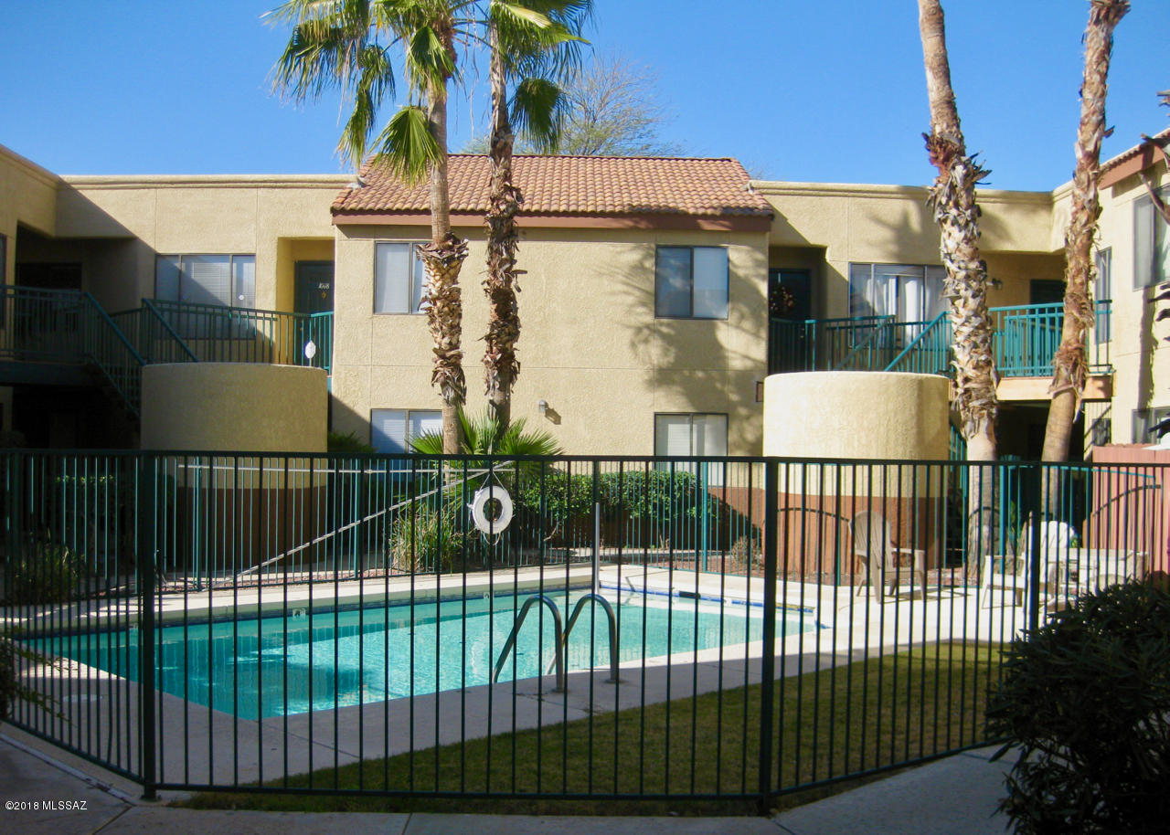 3690 N Country Club Road Unit: 1041