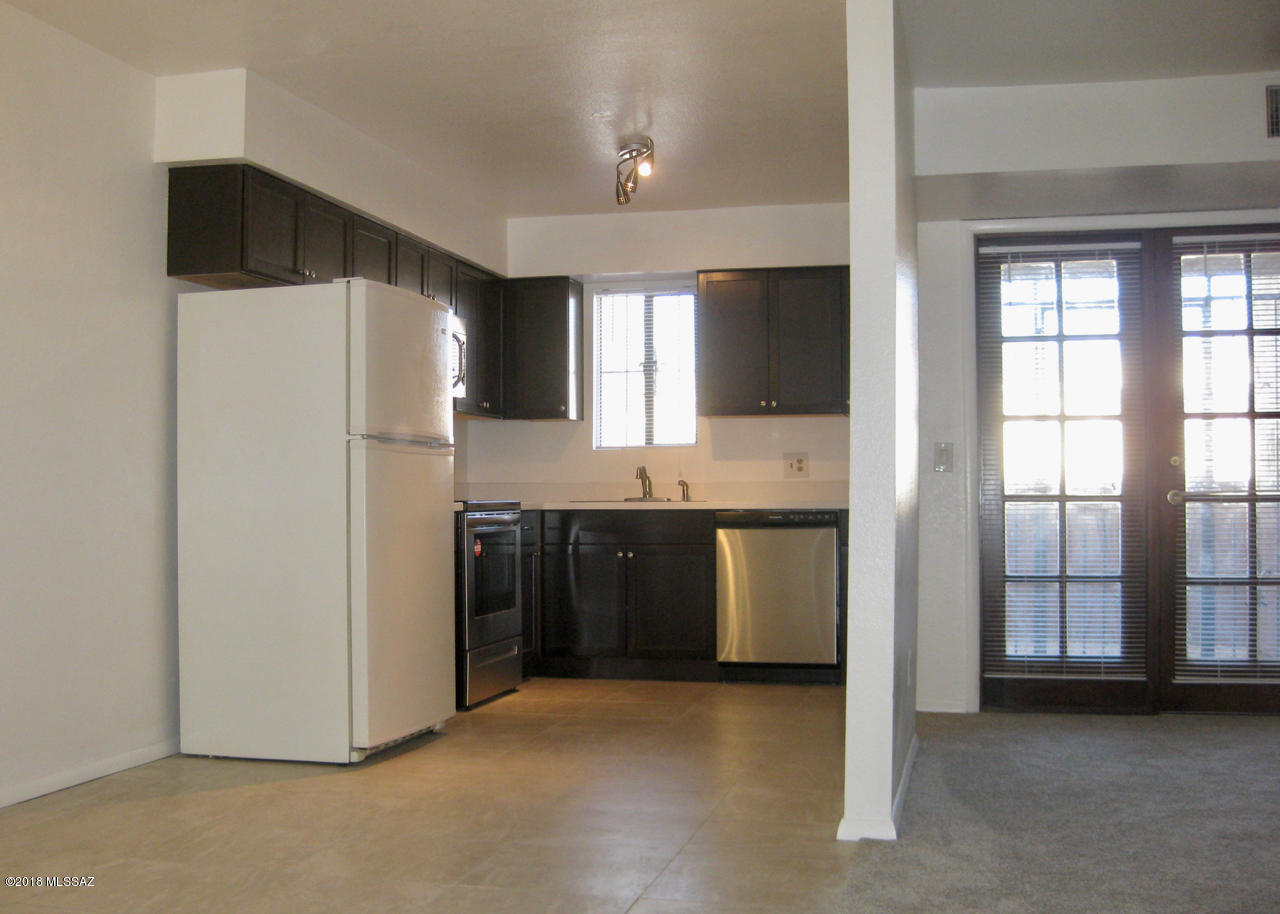 3690 N Country Club Road Unit: 1041