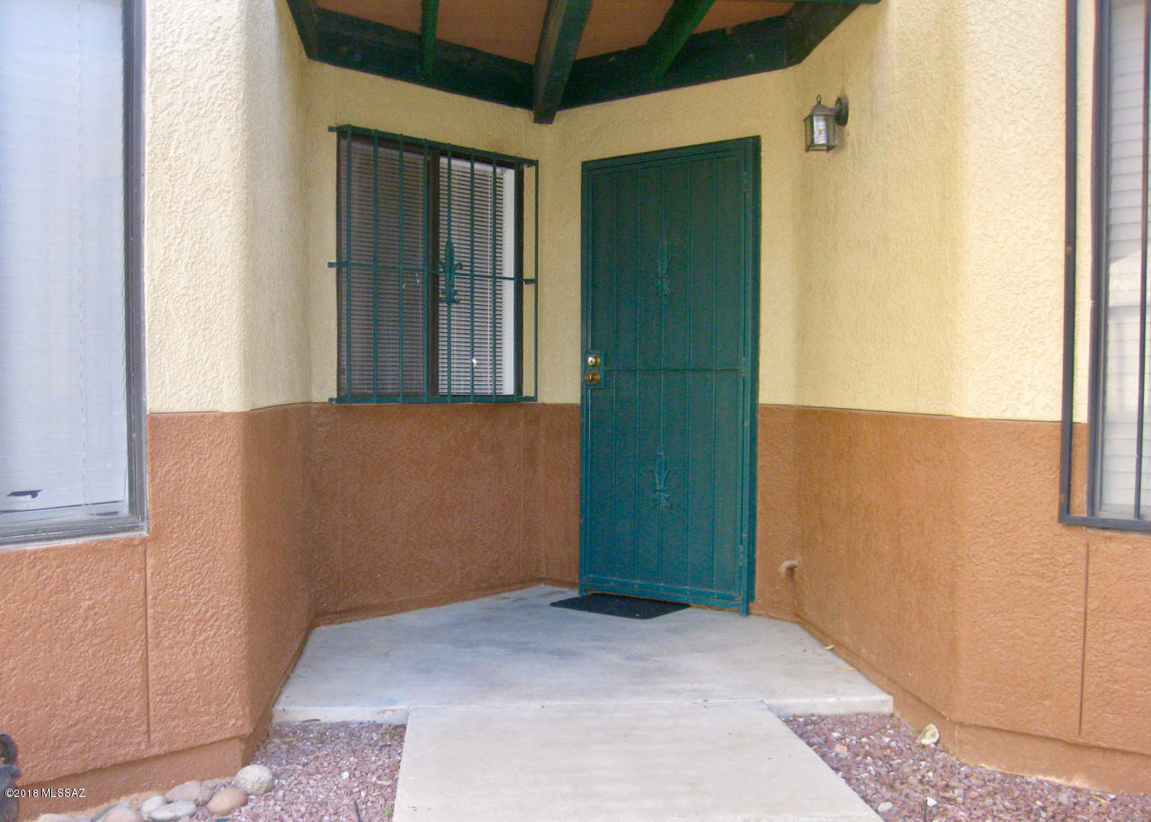 3690 N Country Club Road Unit: 1041