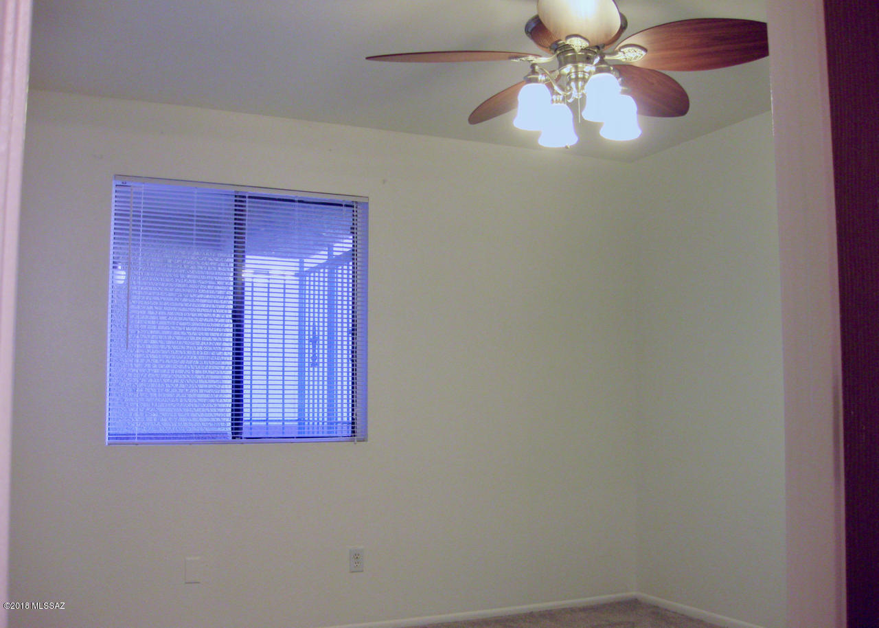 3690 N Country Club Road Unit: 1041