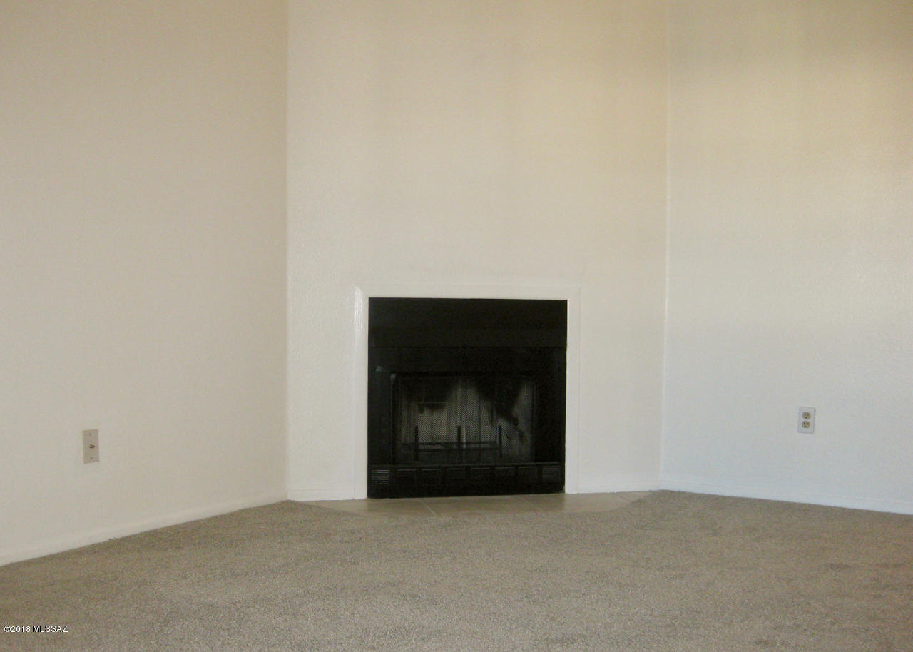 3690 N Country Club Road Unit: 1041