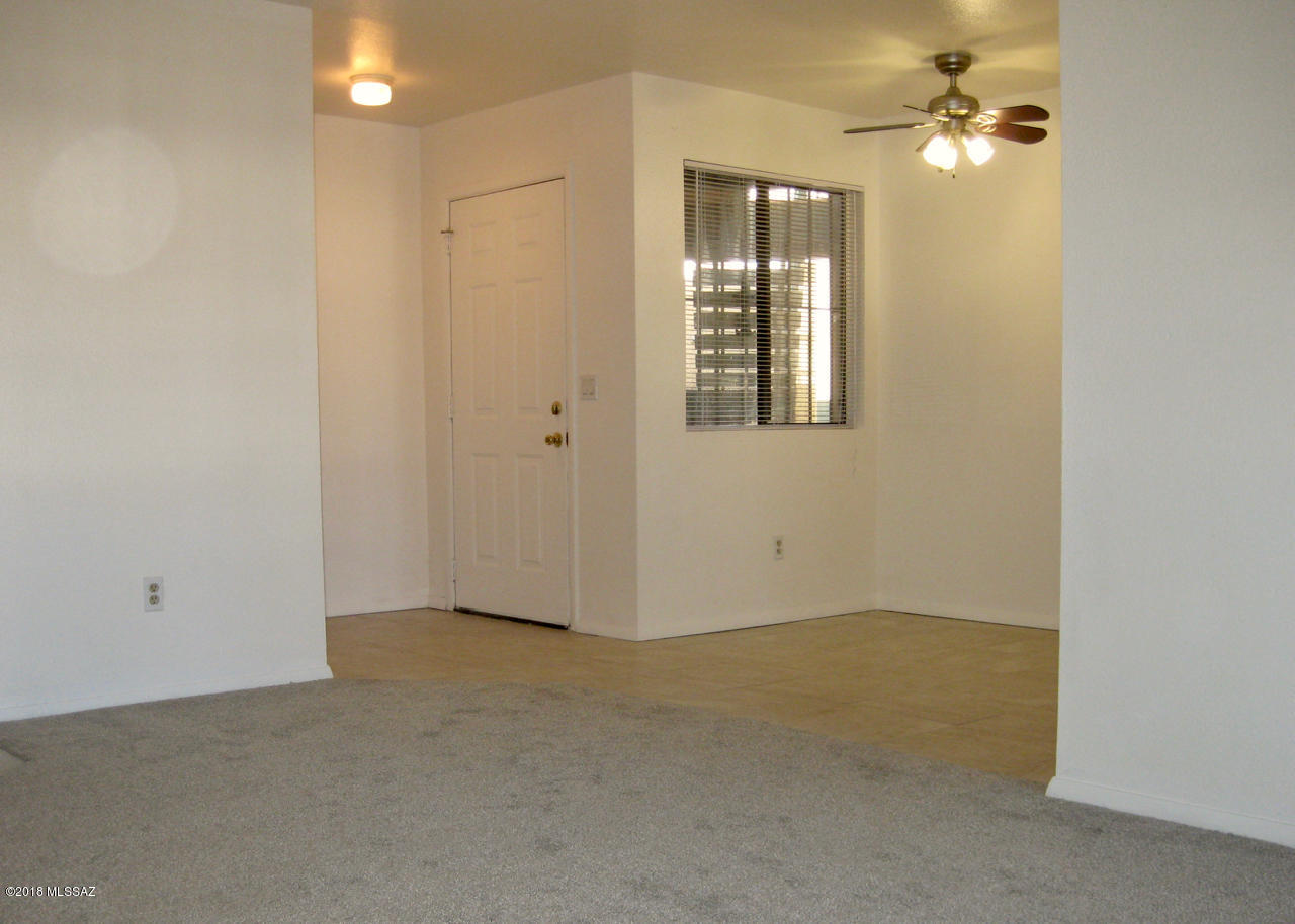 3690 N Country Club Road Unit: 1041