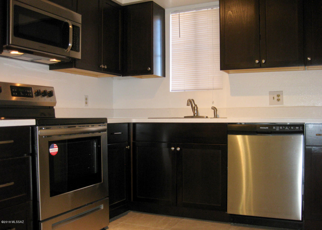 3690 N Country Club Road Unit: 1041