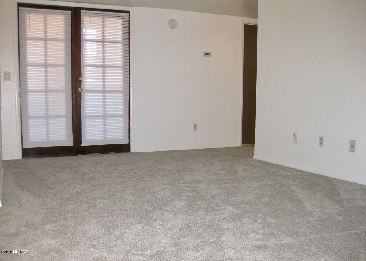 3690 N Country Club Road Unit: 1041