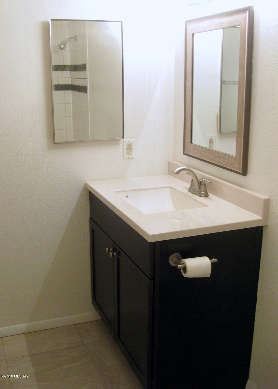 3690 N Country Club Road Unit: 1041