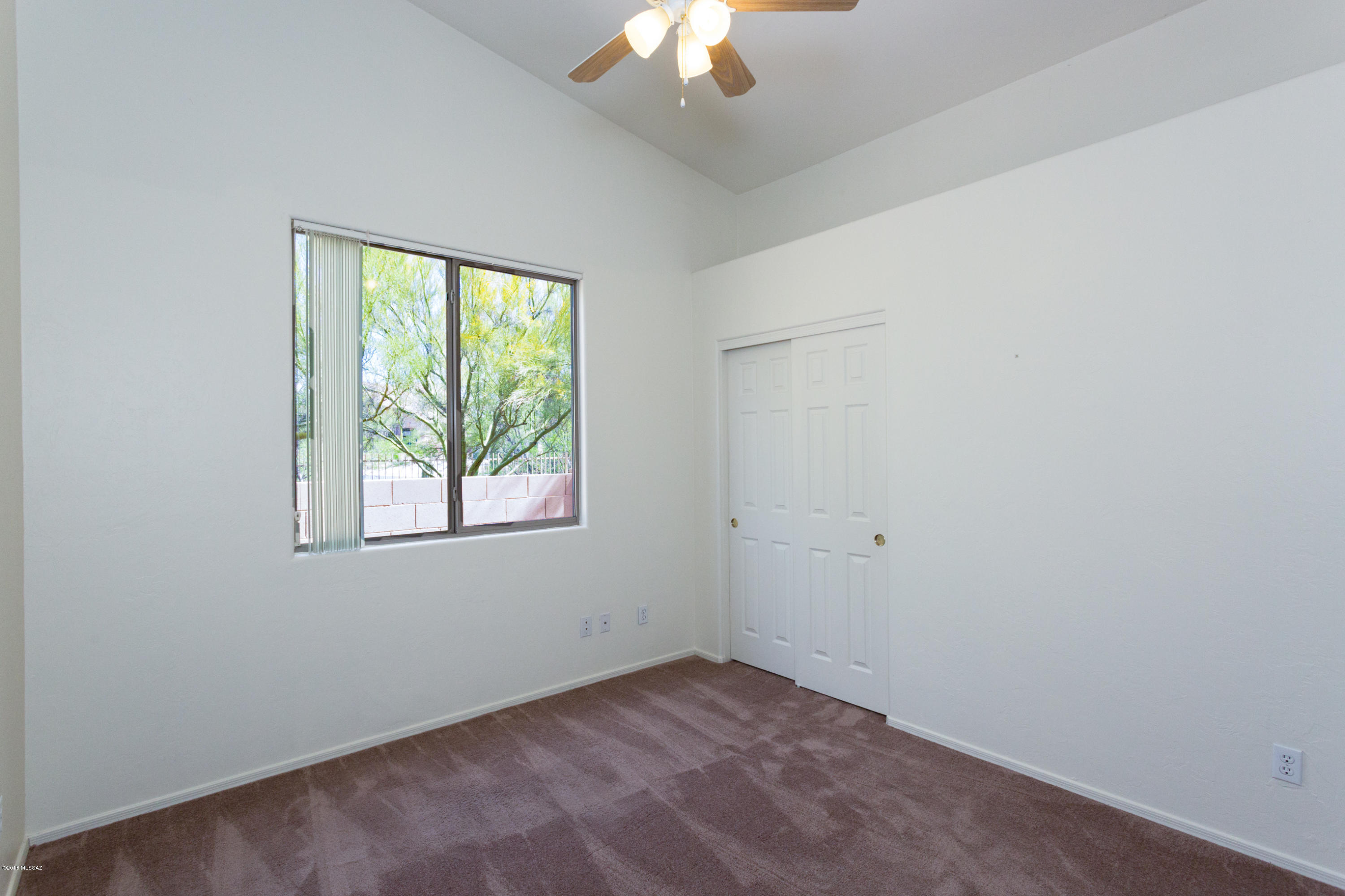 11261 N Twin Spur Court