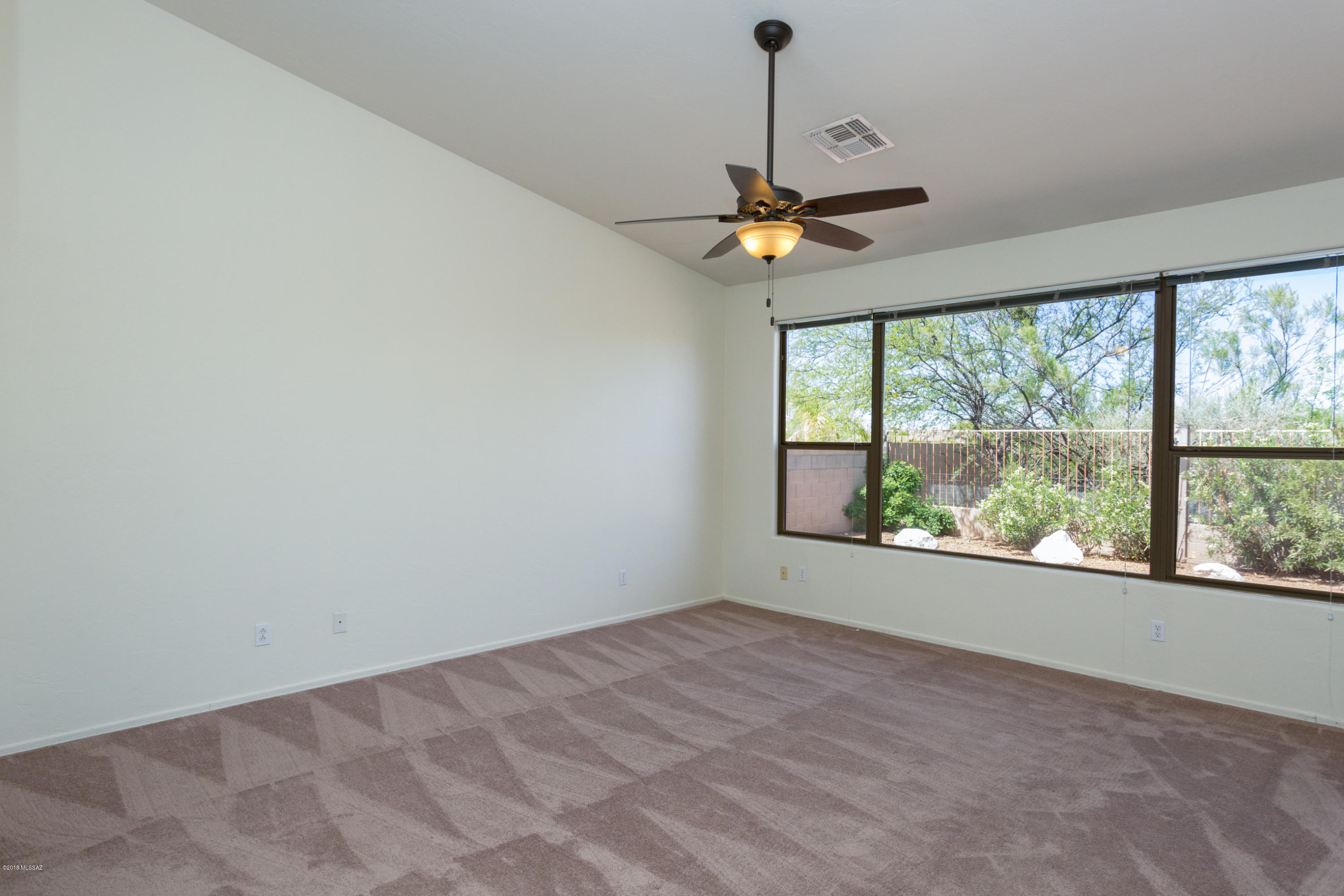 11261 N Twin Spur Court