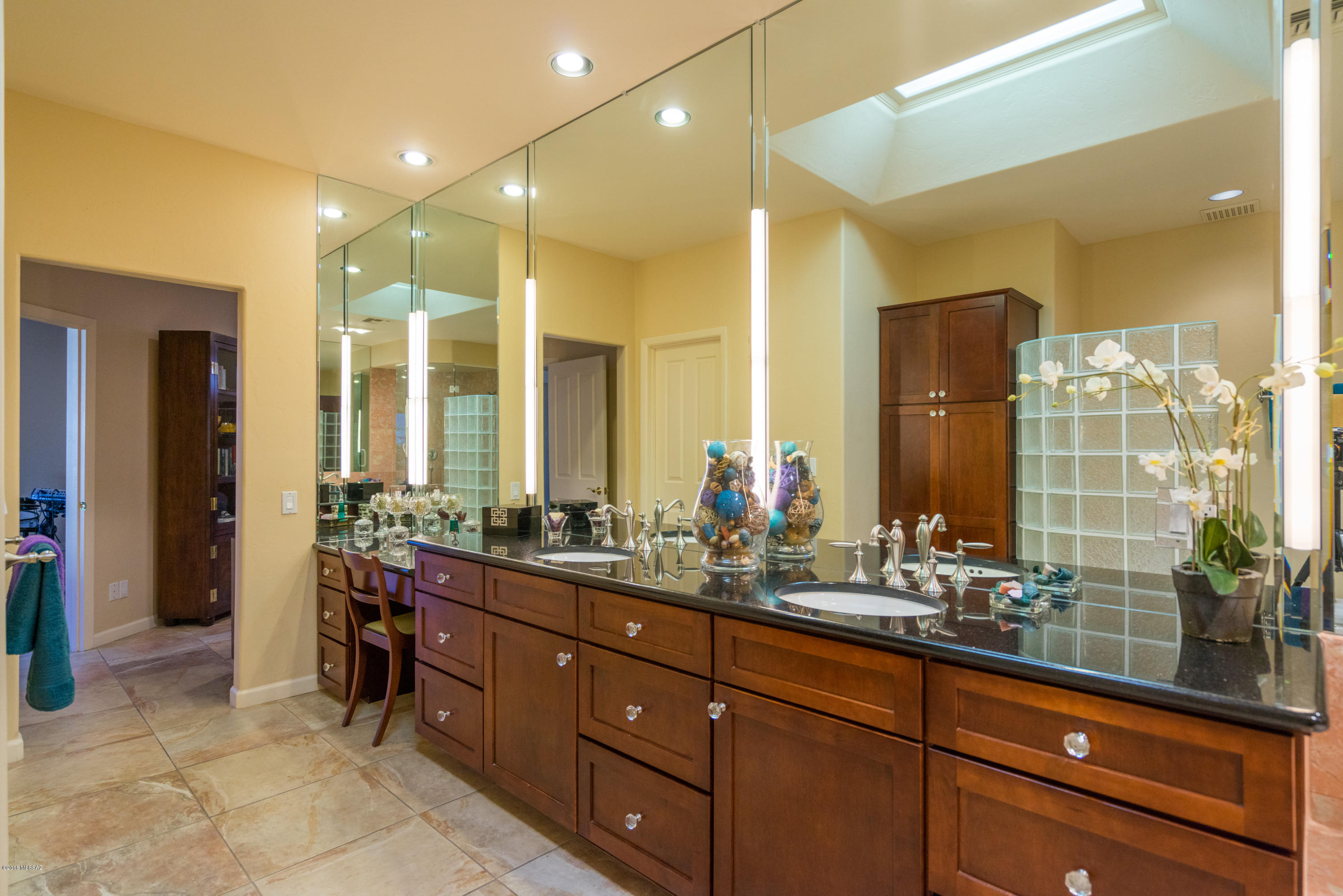 5580 E Paseo Cimarron