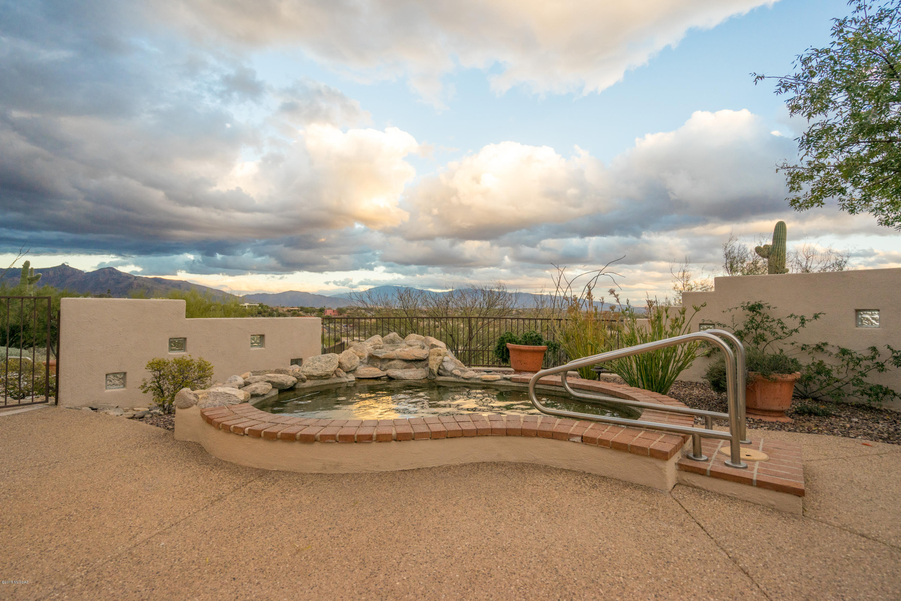 5580 E Paseo Cimarron
