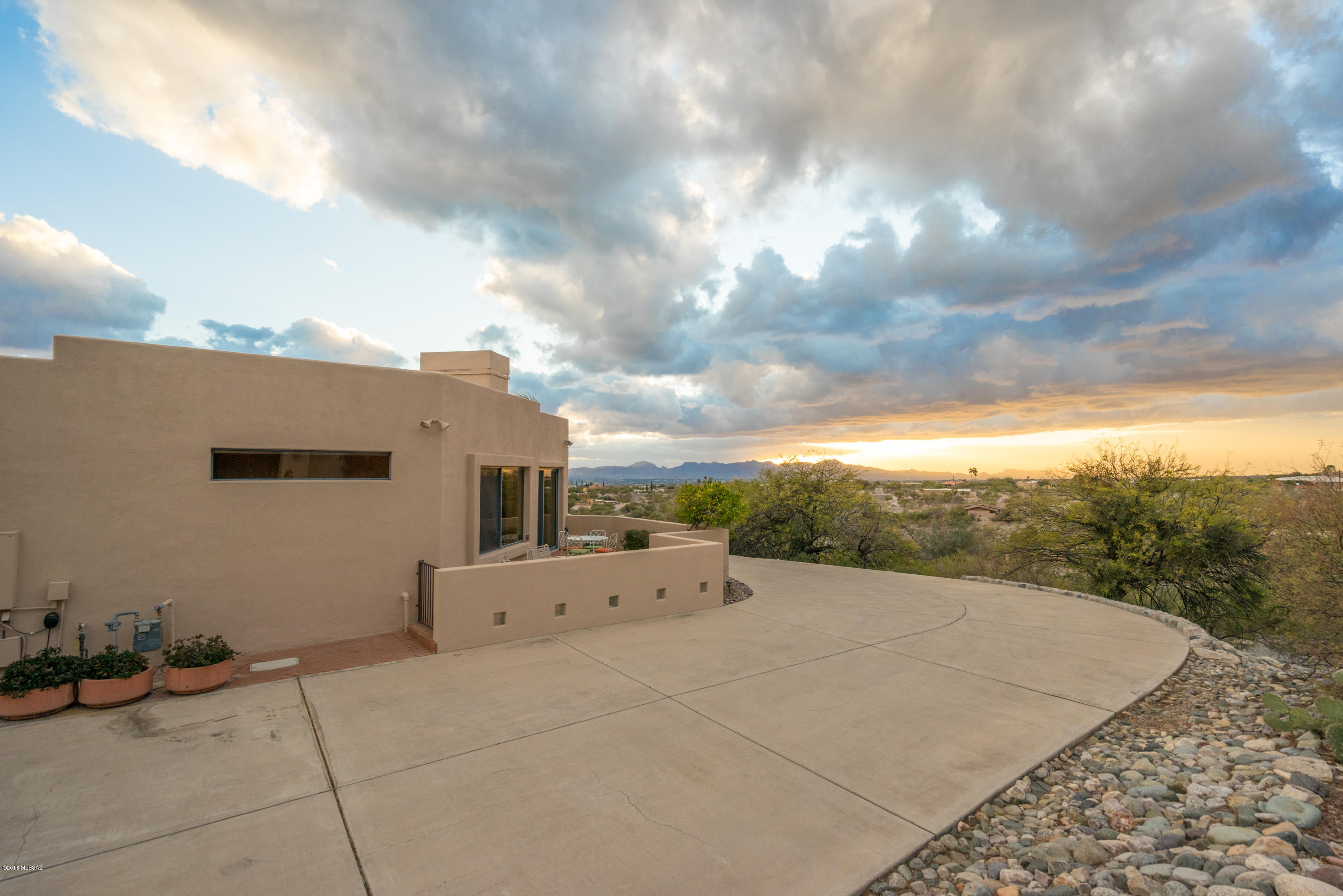 5580 E Paseo Cimarron