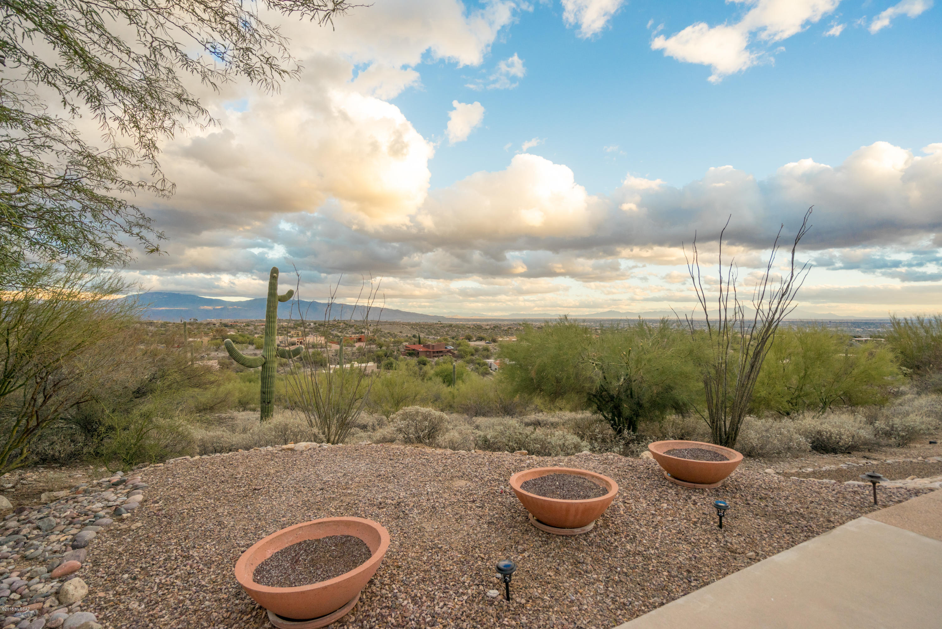 5580 E Paseo Cimarron