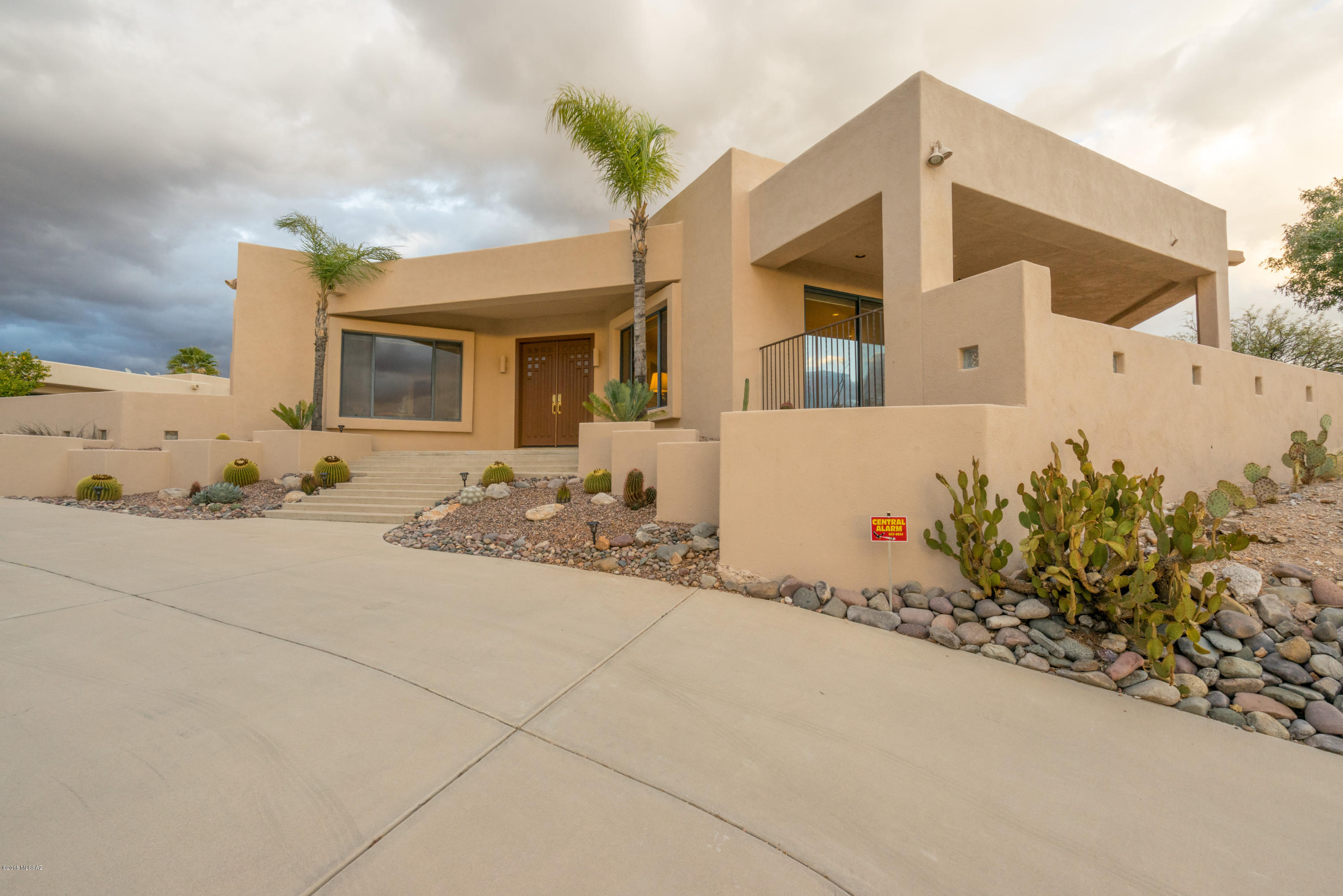 5580 E Paseo Cimarron