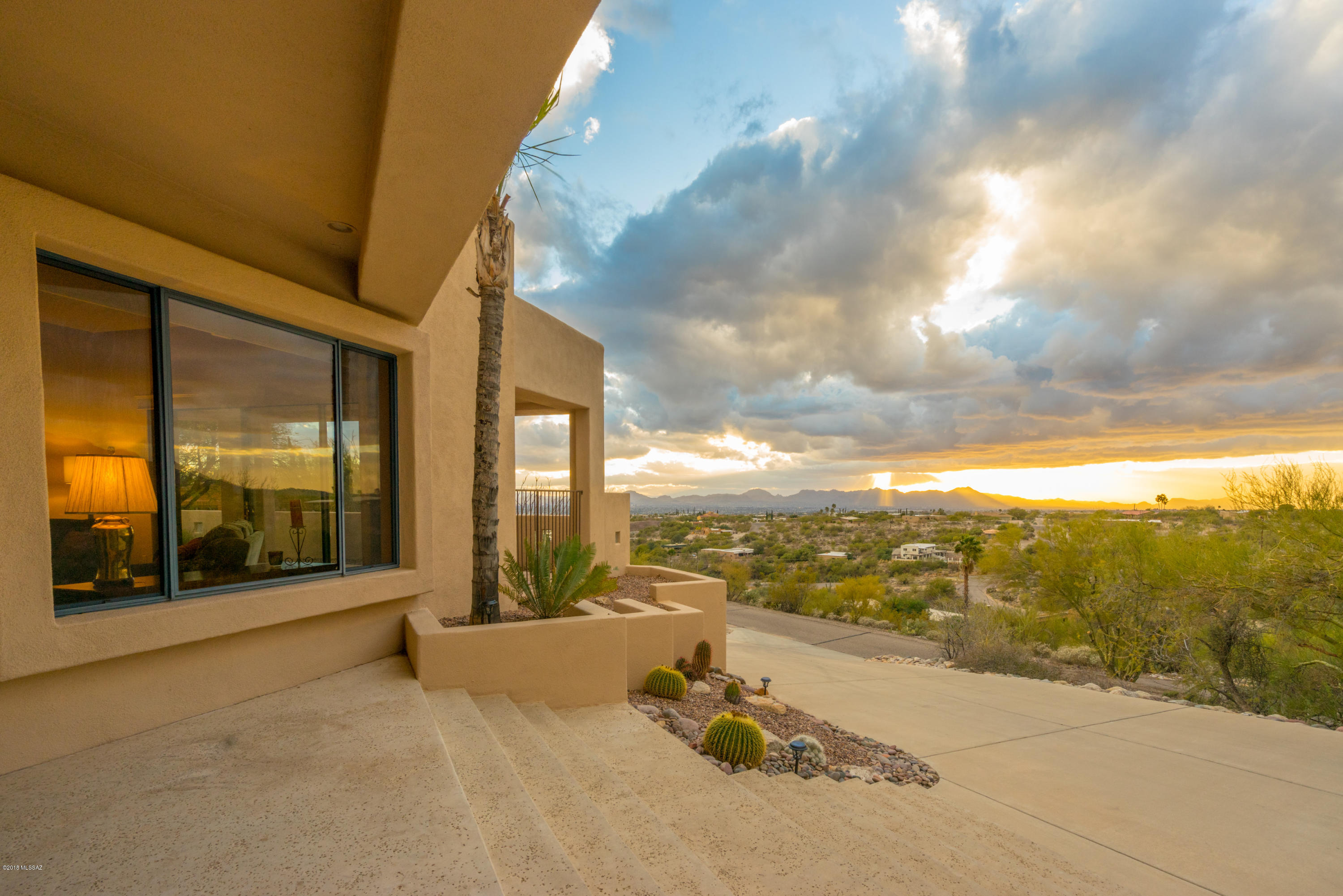 5580 E Paseo Cimarron