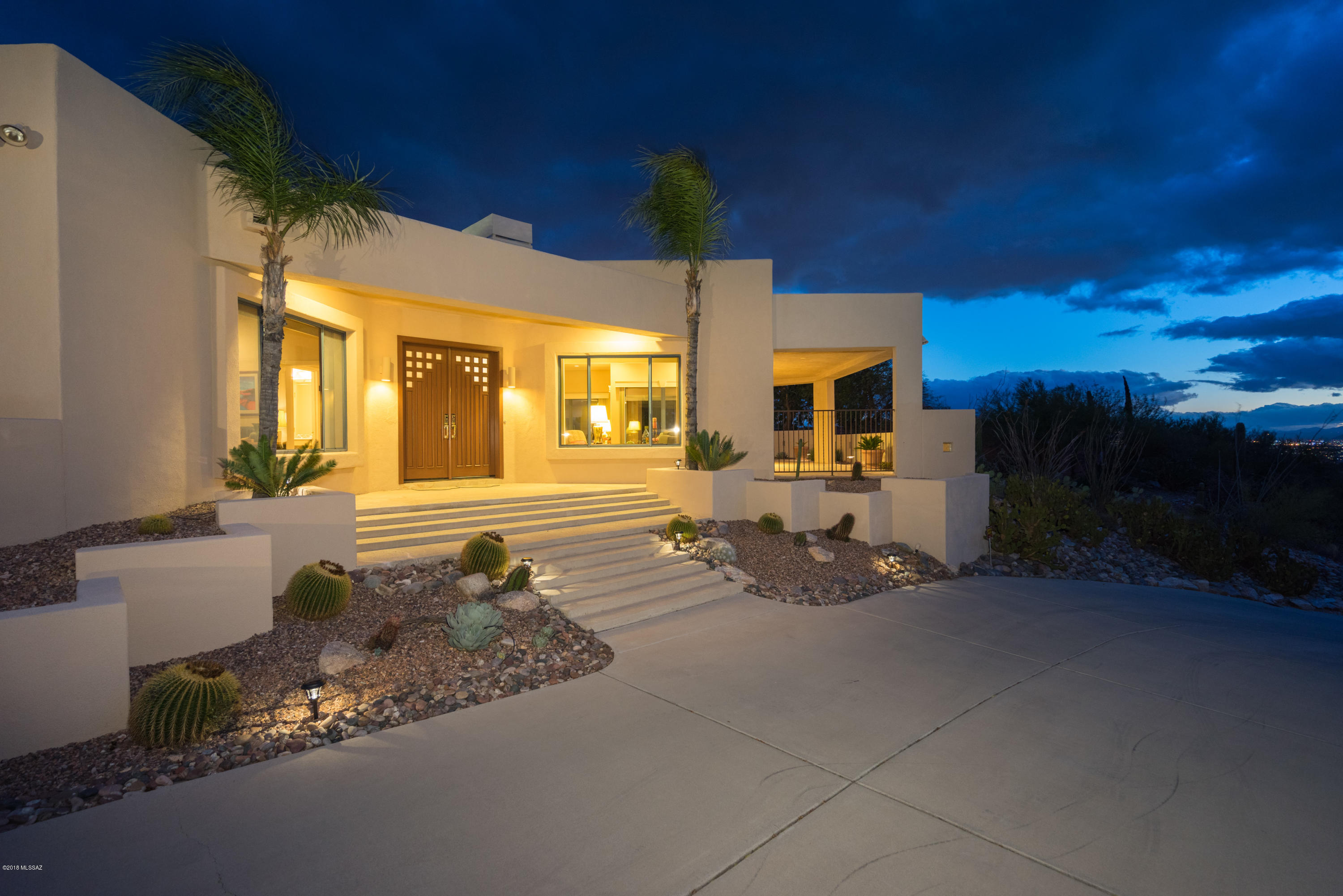 5580 E Paseo Cimarron