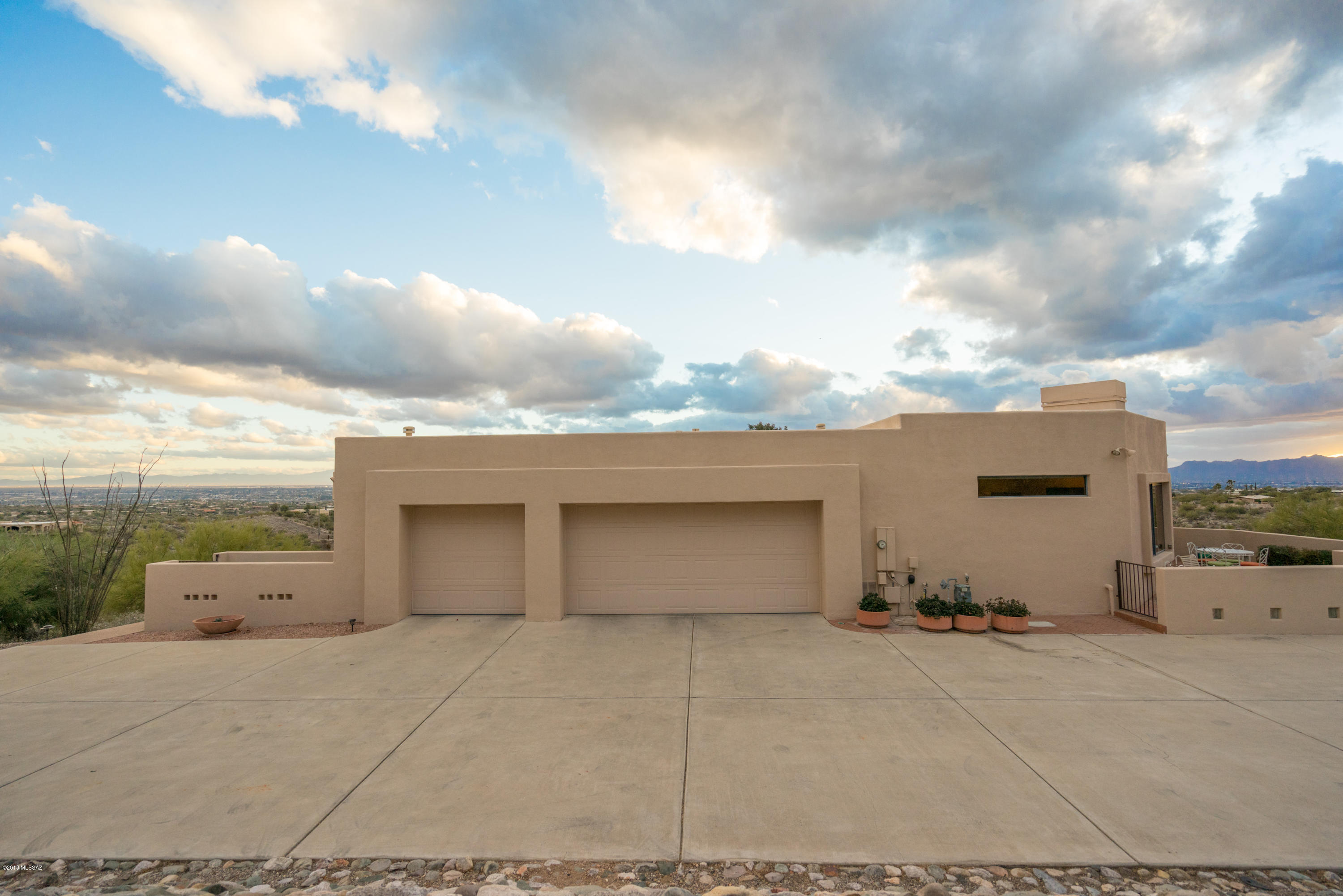 5580 E Paseo Cimarron