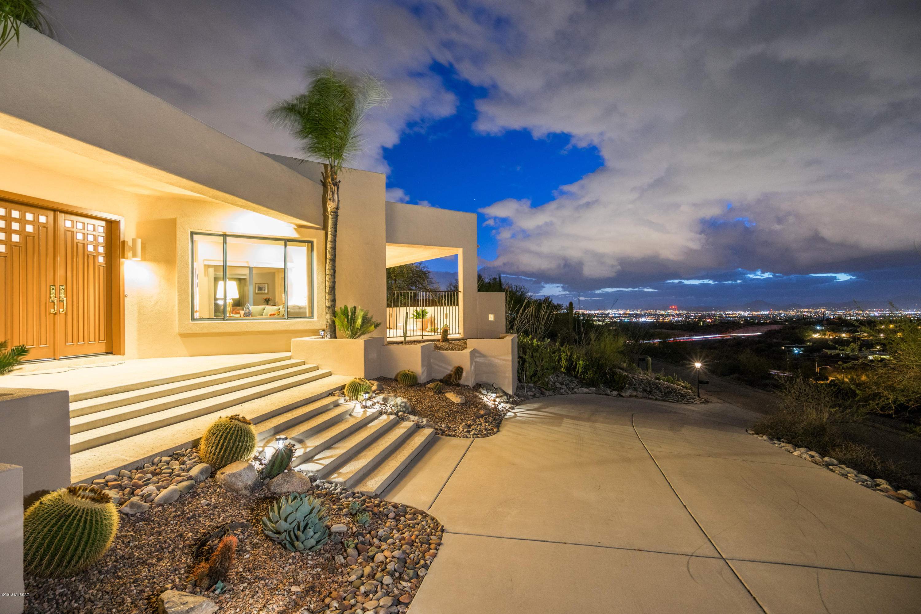 5580 E Paseo Cimarron