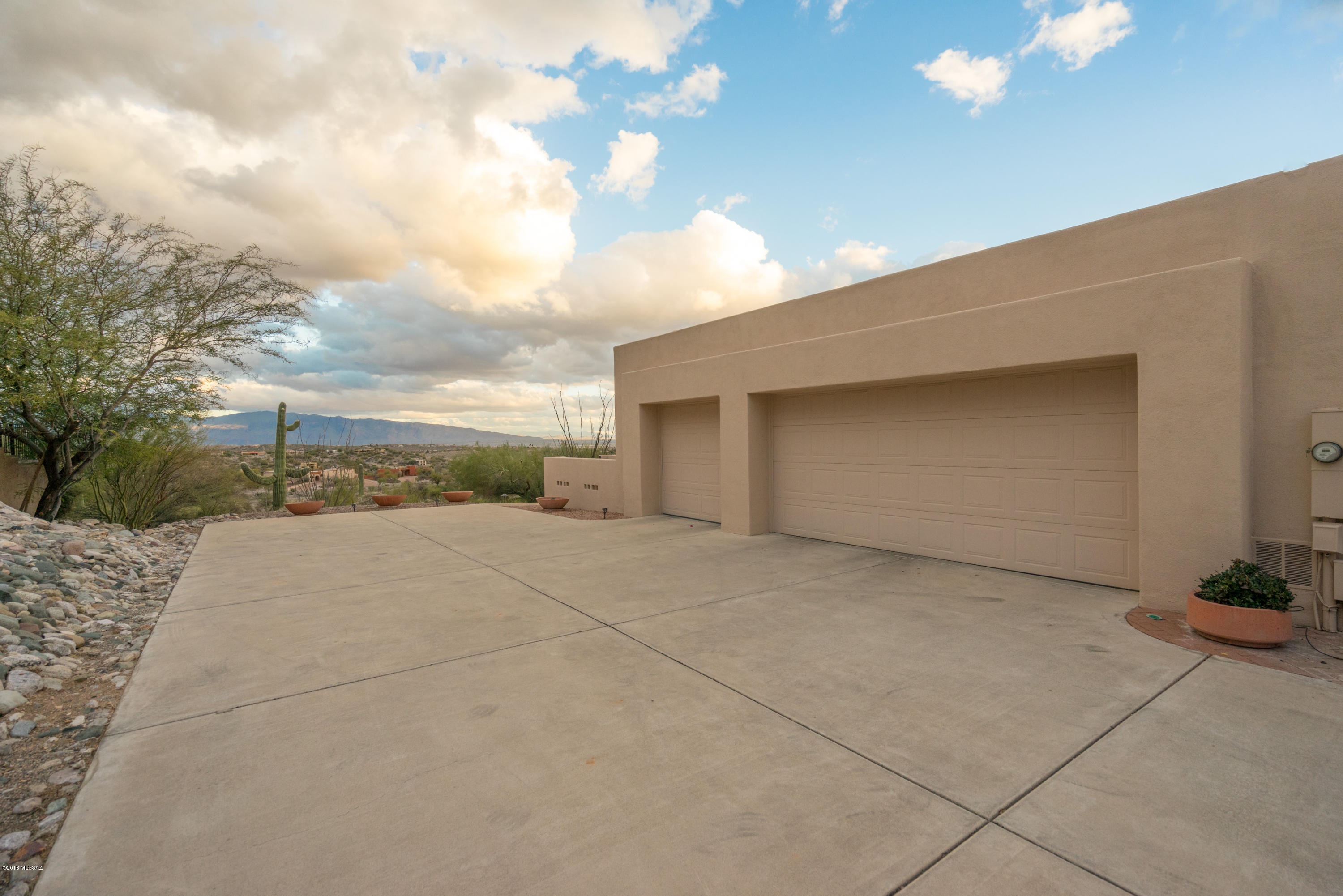 5580 E Paseo Cimarron