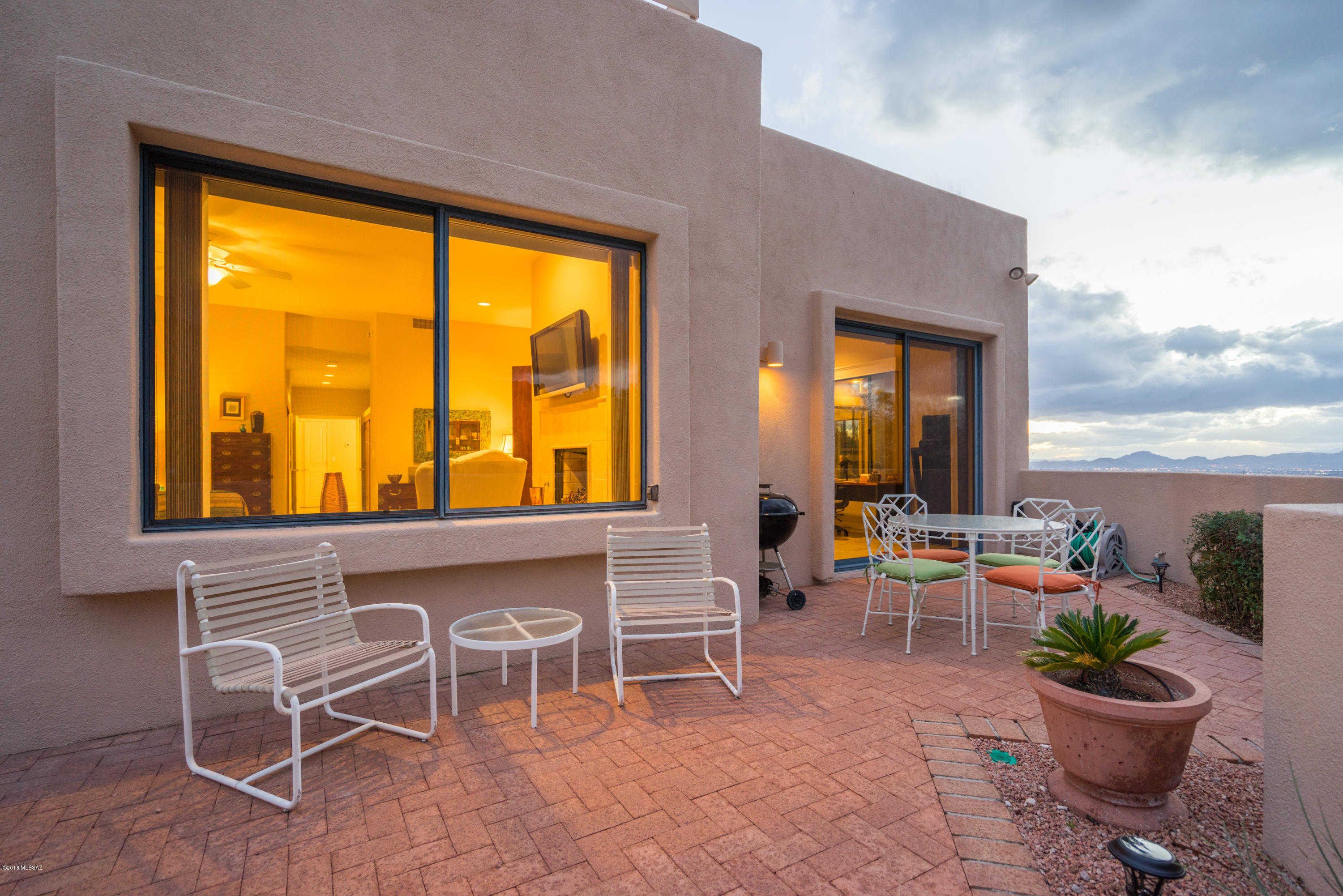 5580 E Paseo Cimarron