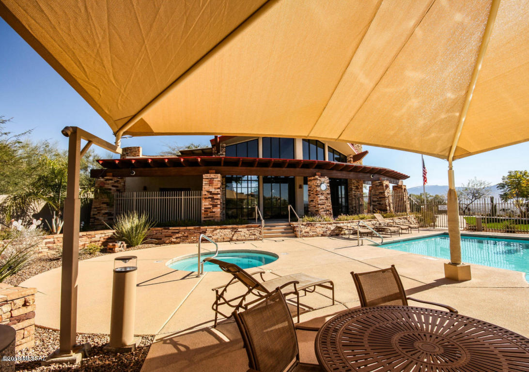 4079 N Sunset Cliff Place