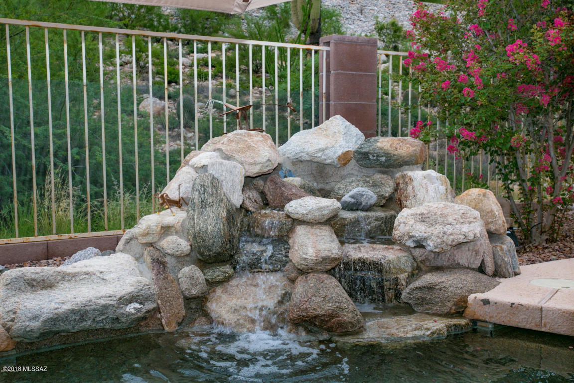 4079 N Sunset Cliff Place