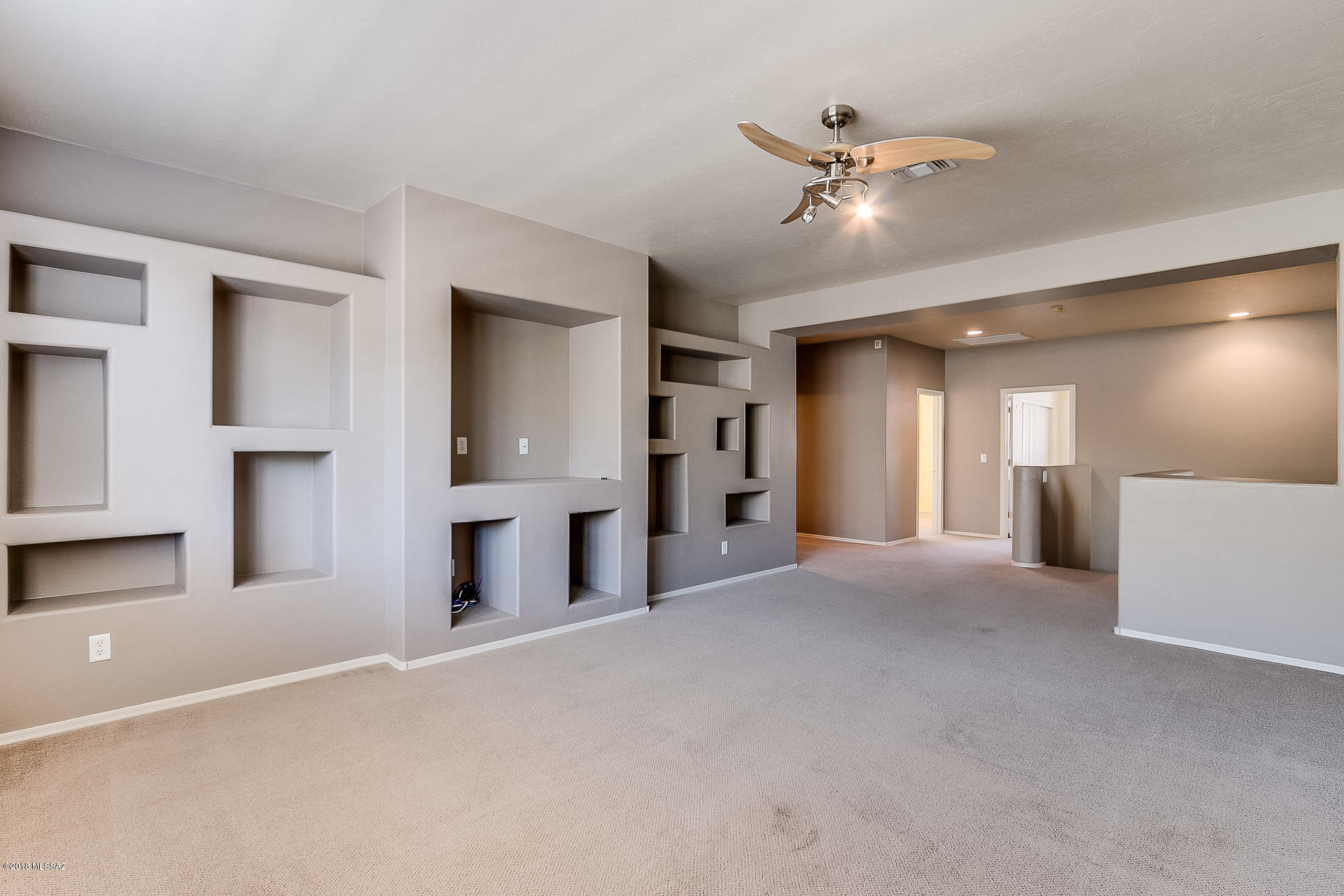 4079 N Sunset Cliff Place