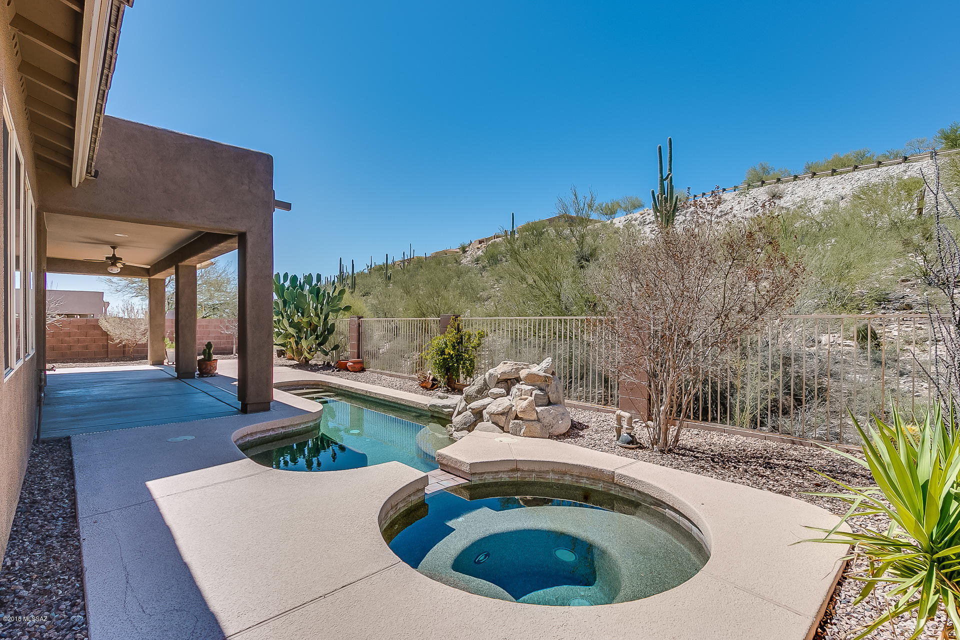 4079 N Sunset Cliff Place