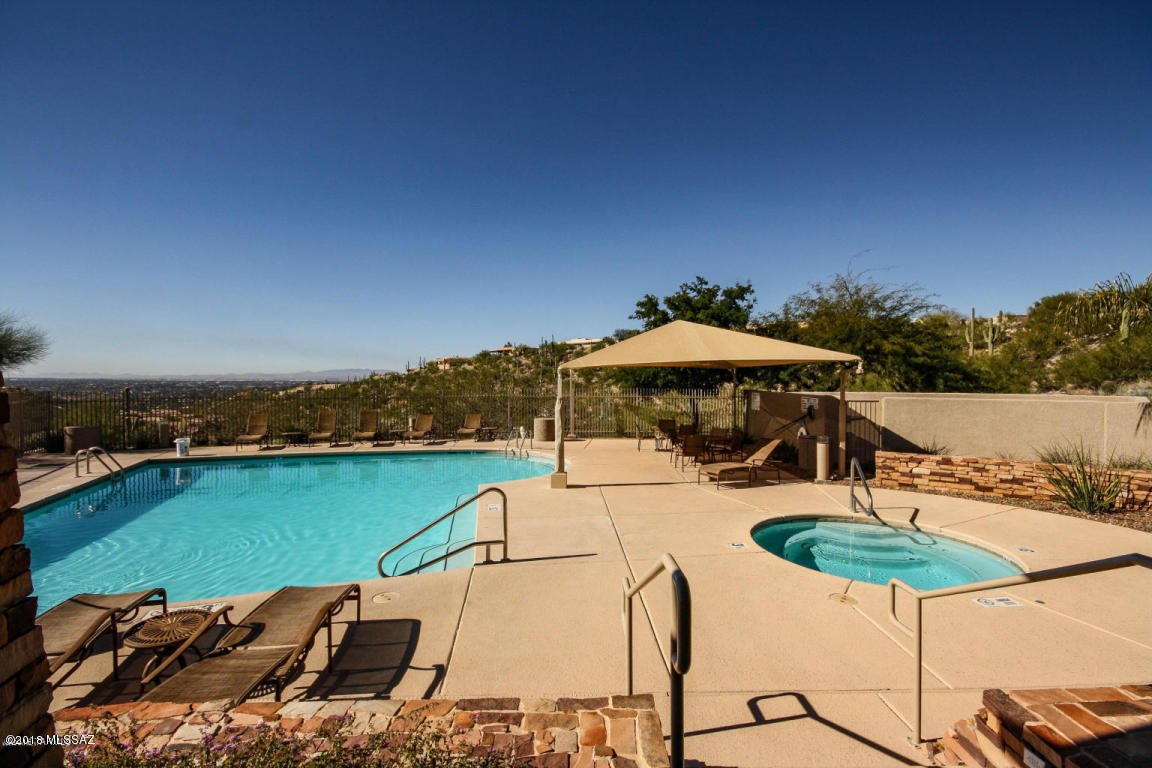 4079 N Sunset Cliff Place