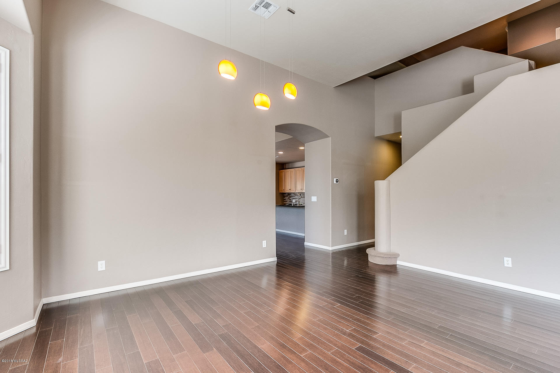 4079 N Sunset Cliff Place