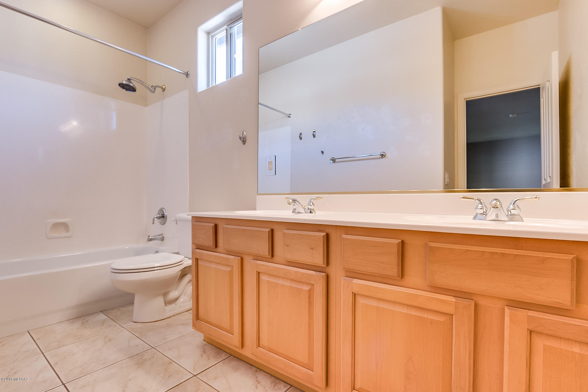 4079 N Sunset Cliff Place