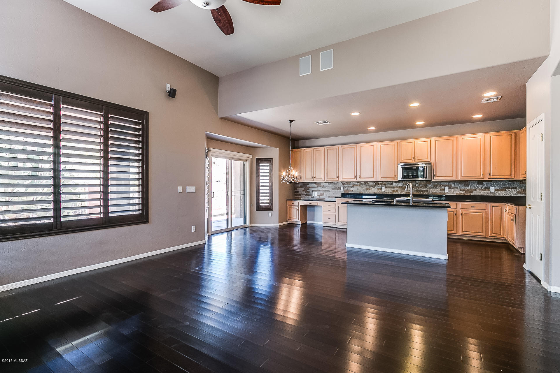 4079 N Sunset Cliff Place