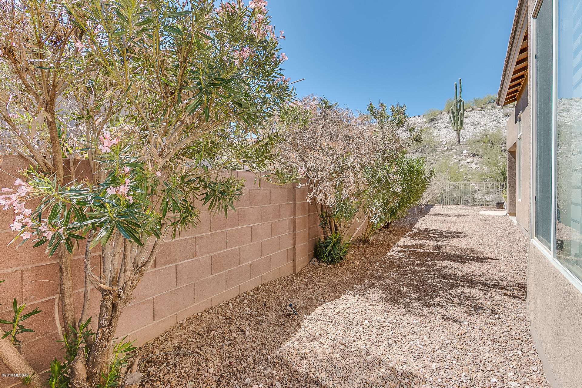 4079 N Sunset Cliff Place
