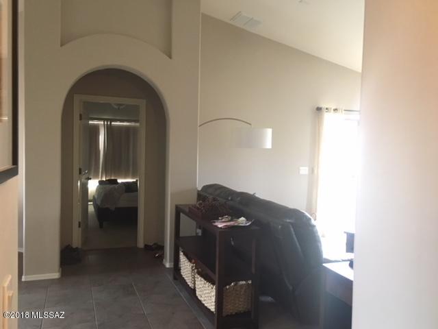 685 W Calle Franja Verde