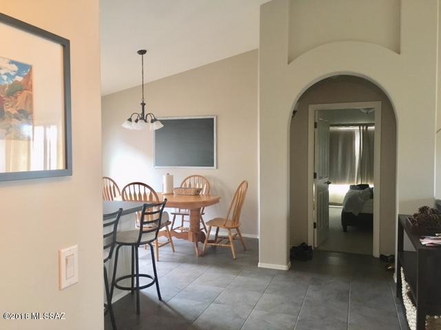 685 W Calle Franja Verde