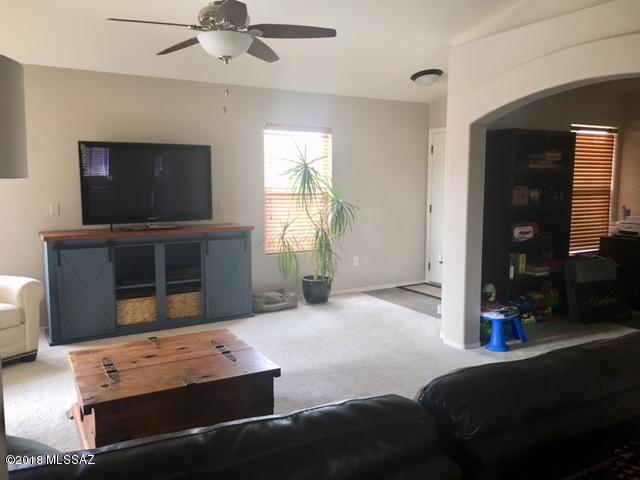 685 W Calle Franja Verde