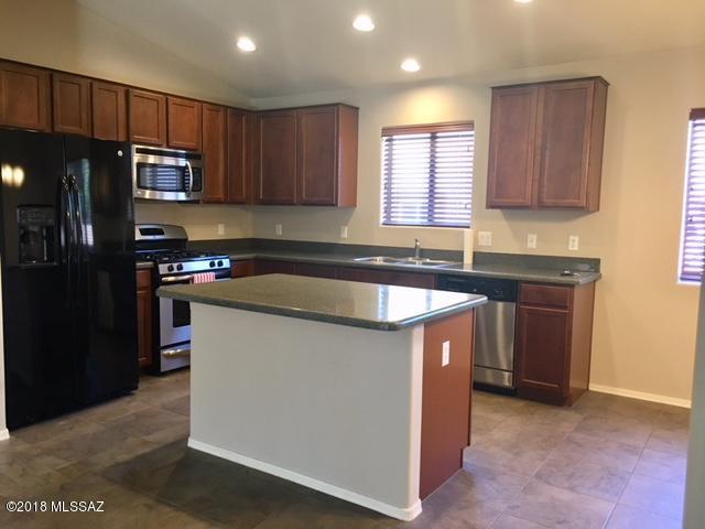 685 W Calle Franja Verde