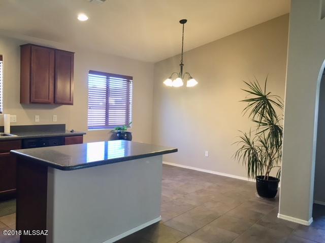 685 W Calle Franja Verde