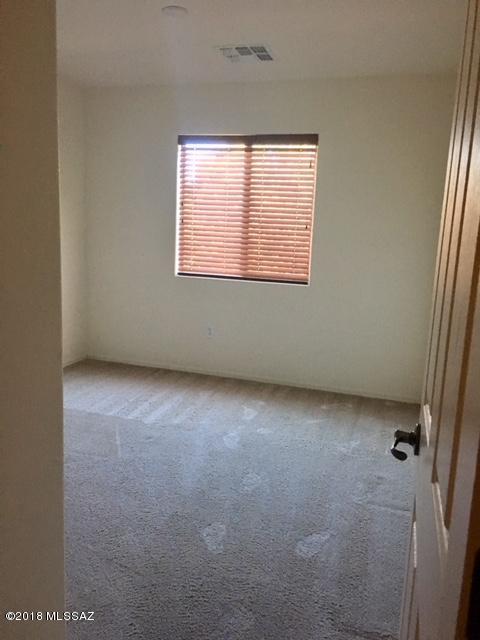 685 W Calle Franja Verde