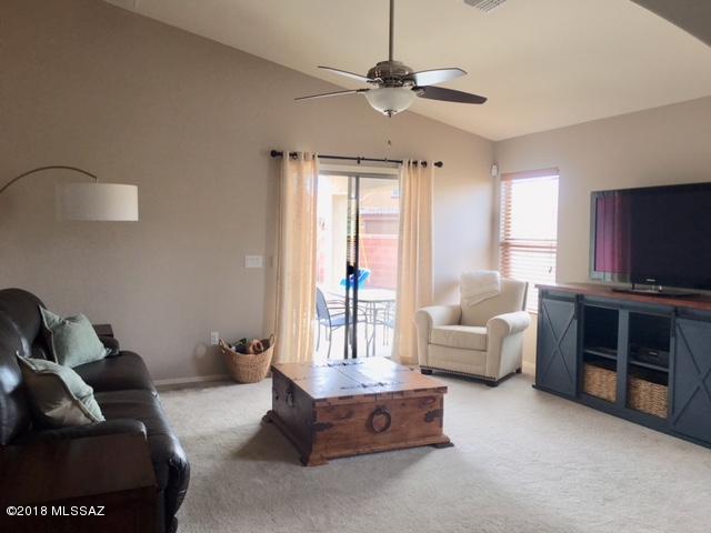 685 W Calle Franja Verde