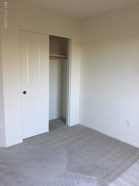 685 W Calle Franja Verde