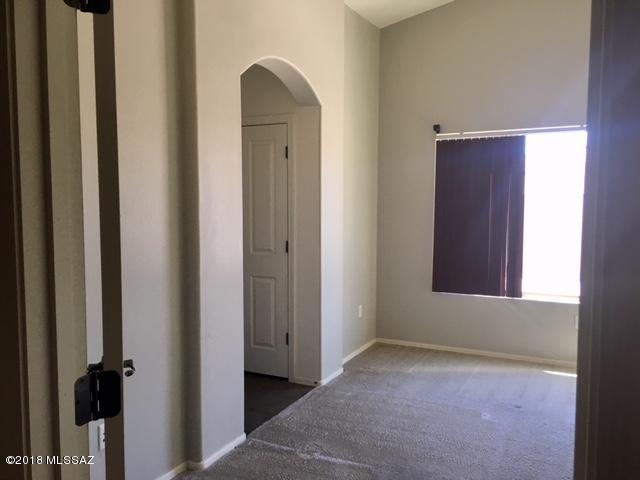 685 W Calle Franja Verde