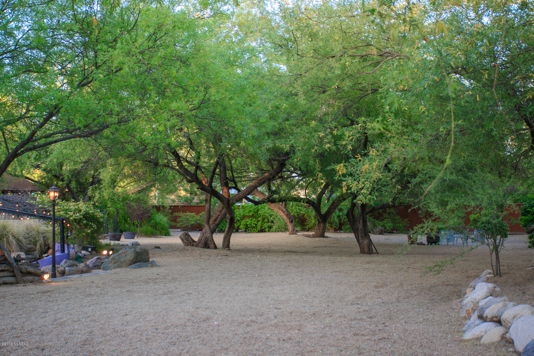 3221 N Riverbend Place