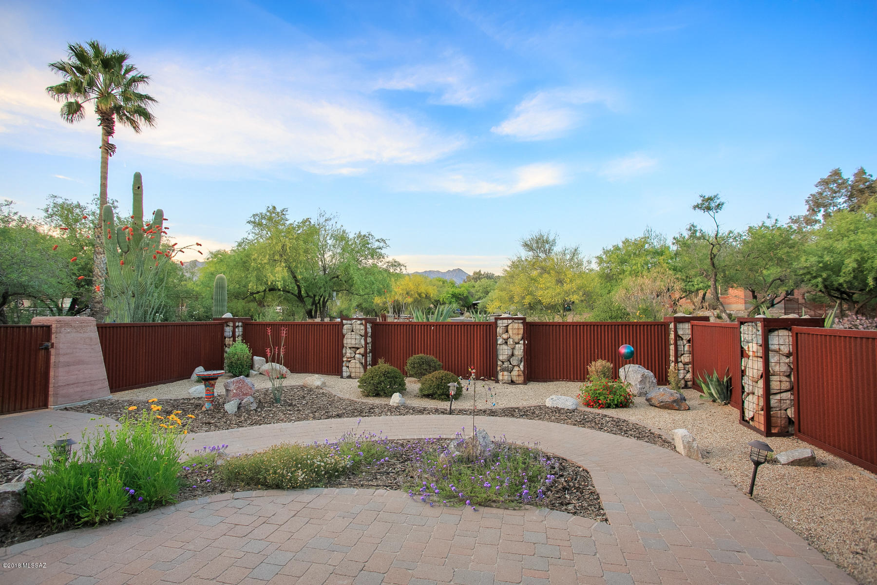 3221 N Riverbend Place