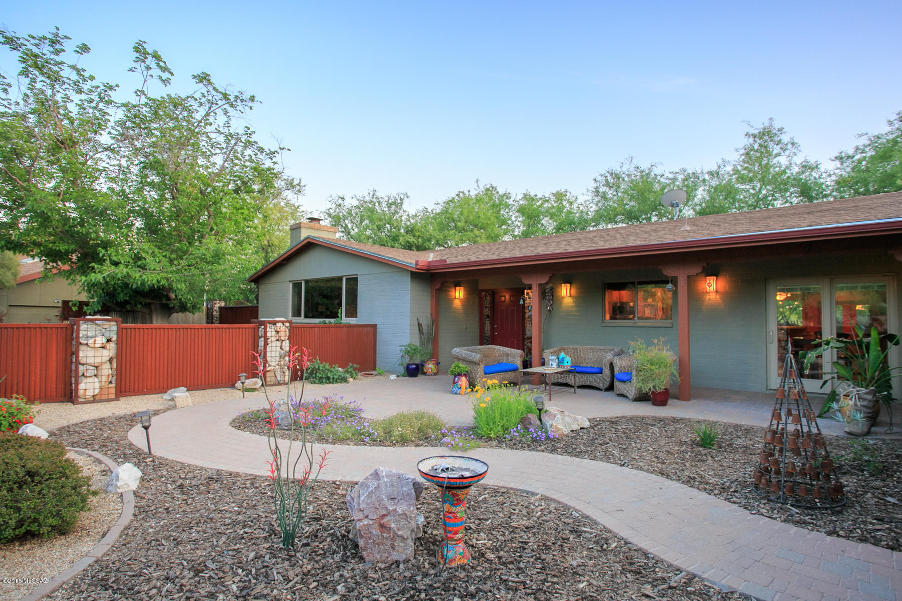 3221 N Riverbend Place