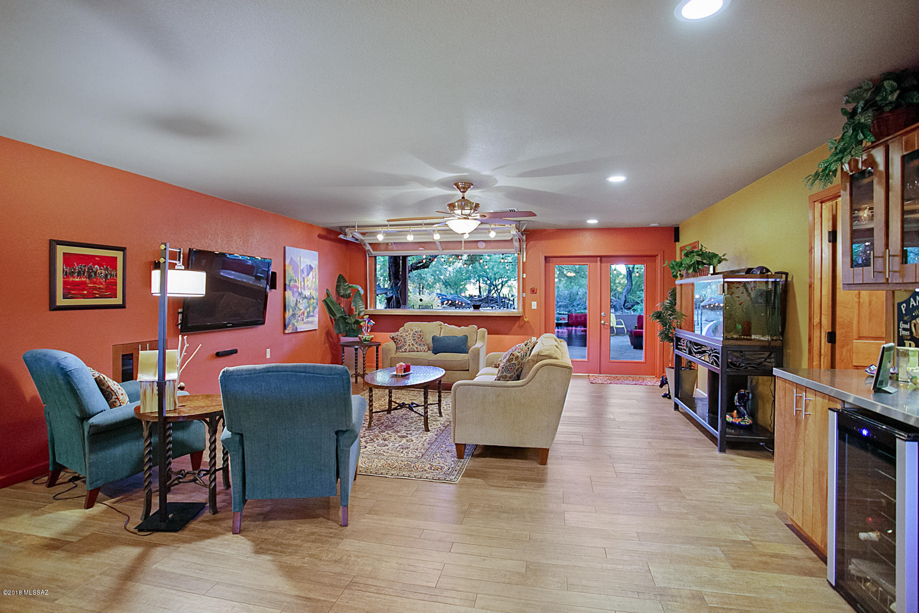 3221 N Riverbend Place