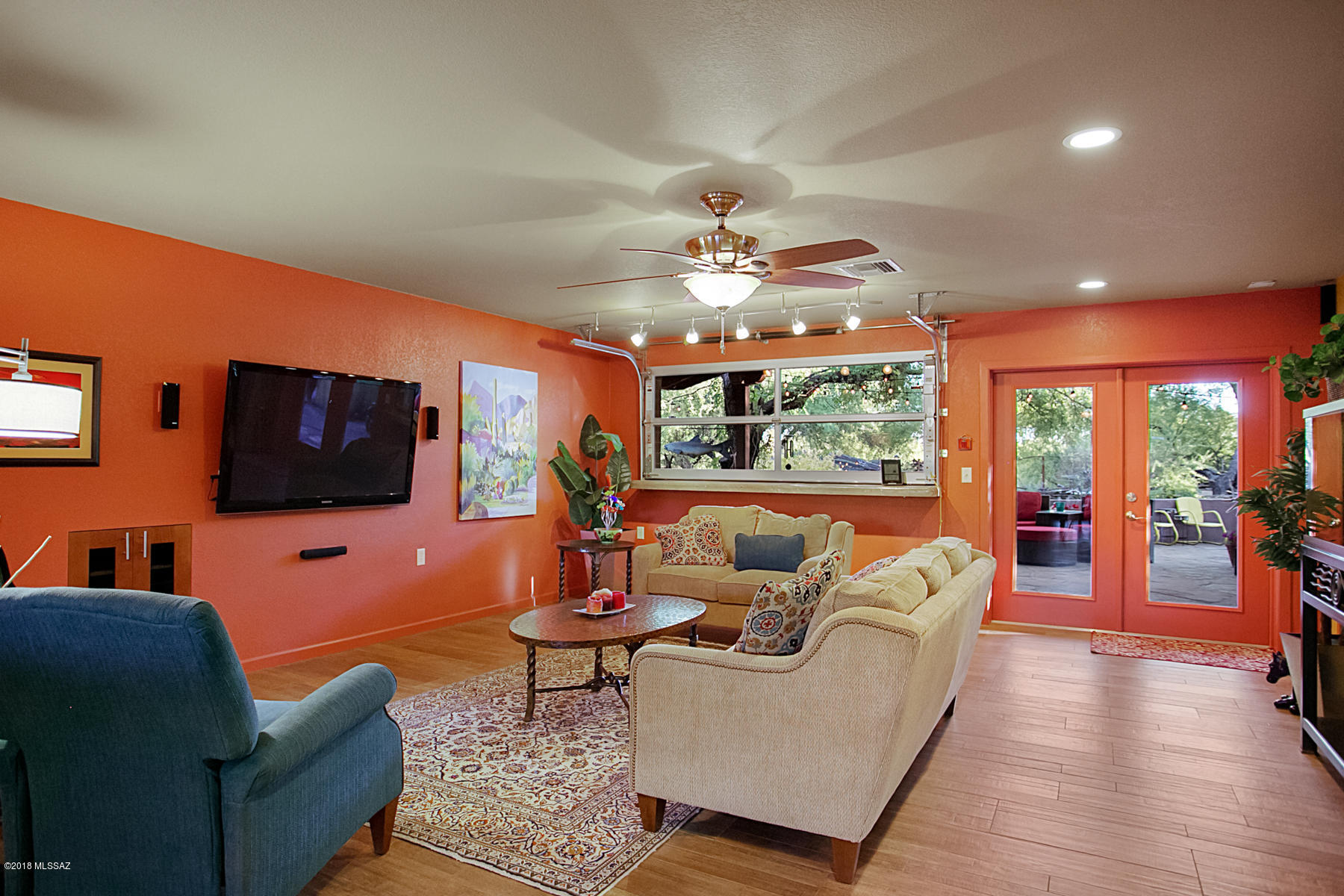 3221 N Riverbend Place