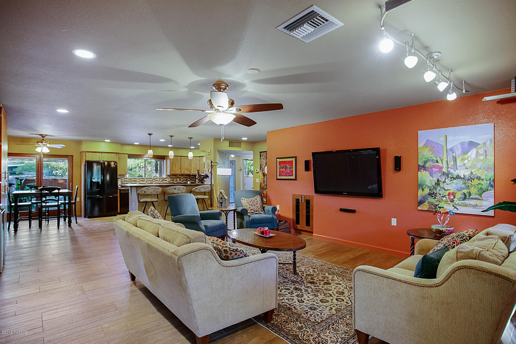 3221 N Riverbend Place