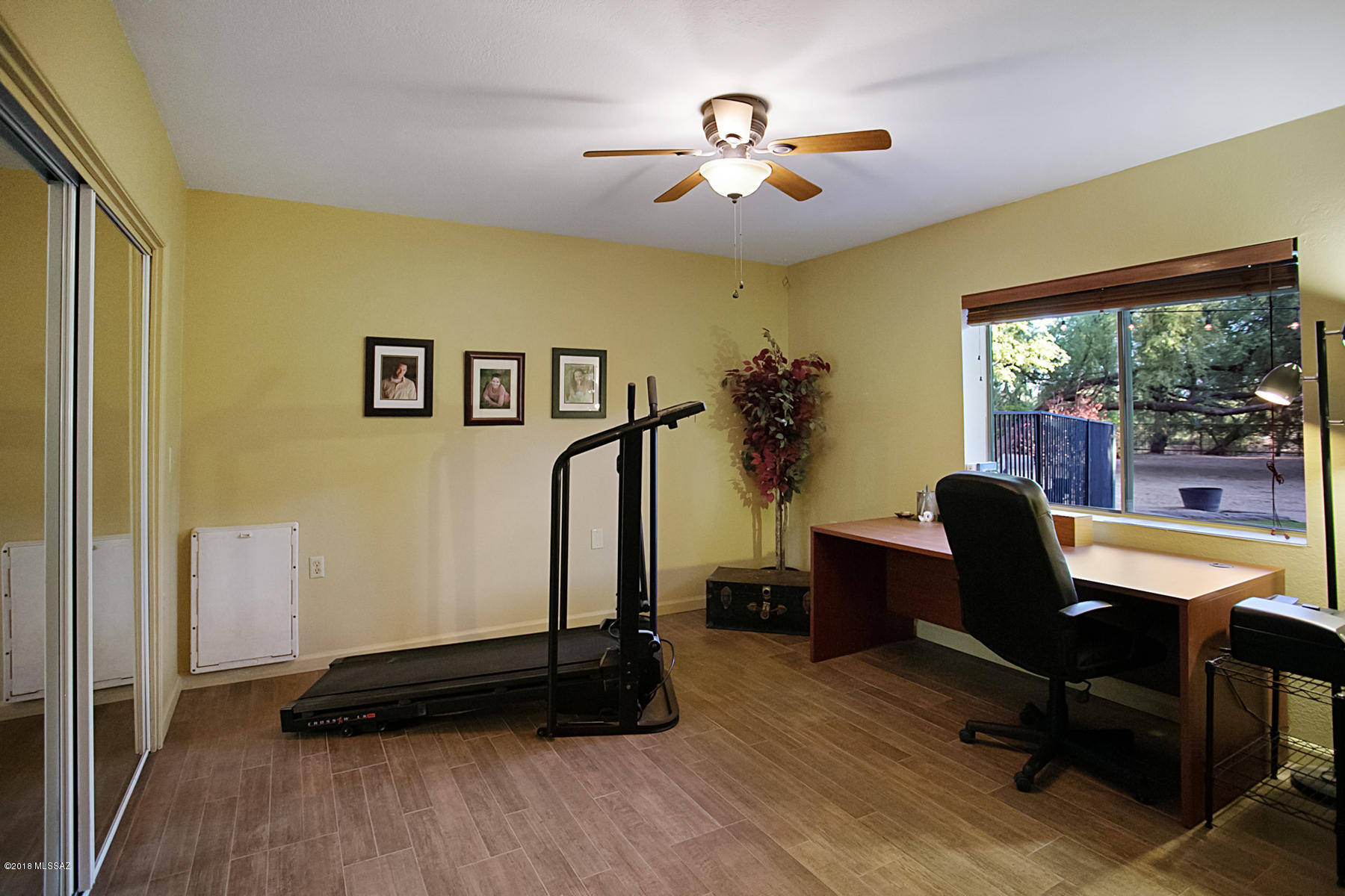 3221 N Riverbend Place