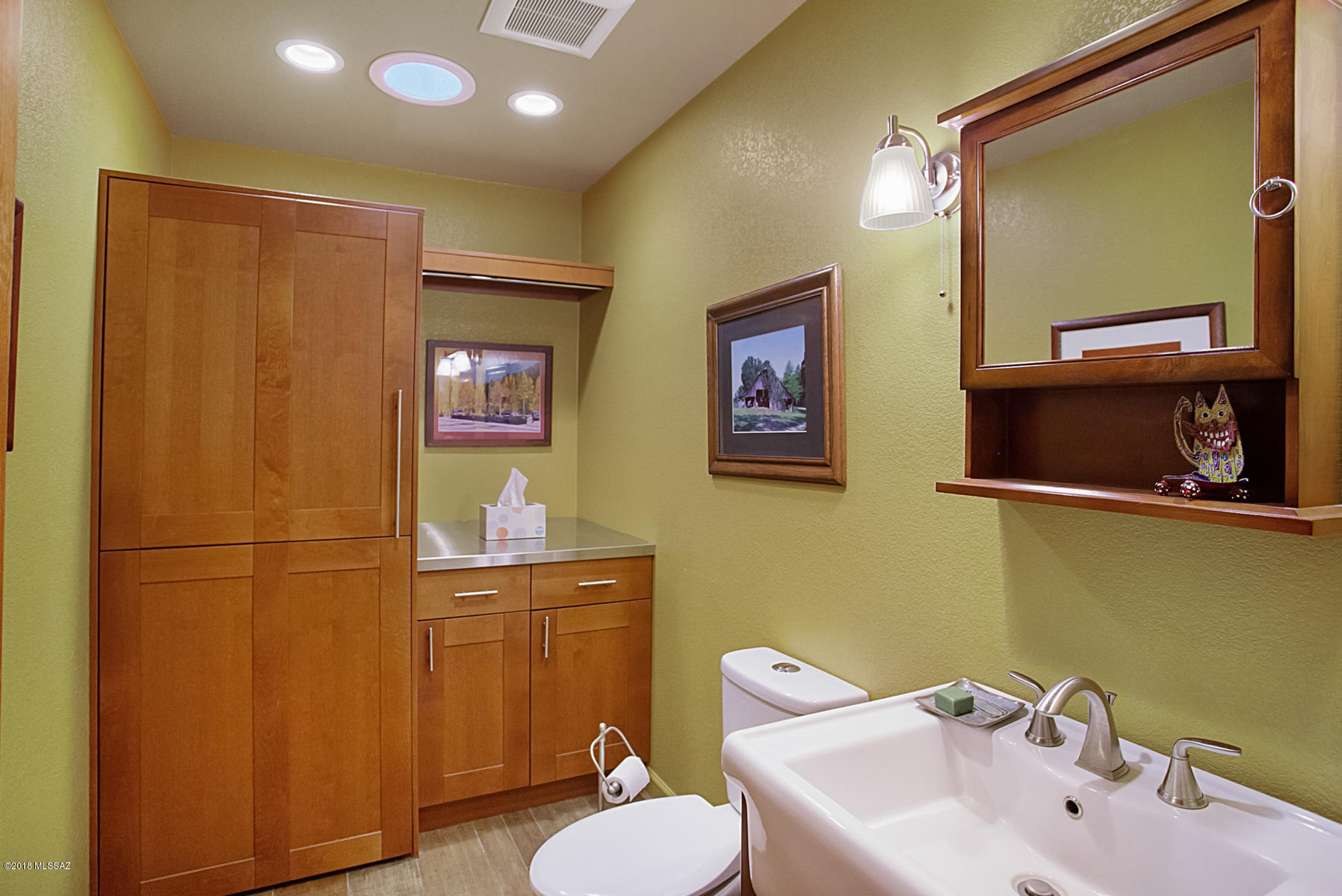 3221 N Riverbend Place