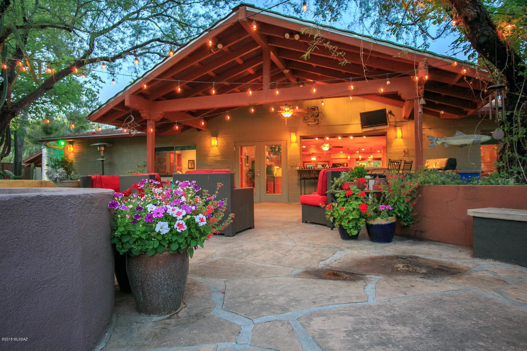 3221 N Riverbend Place