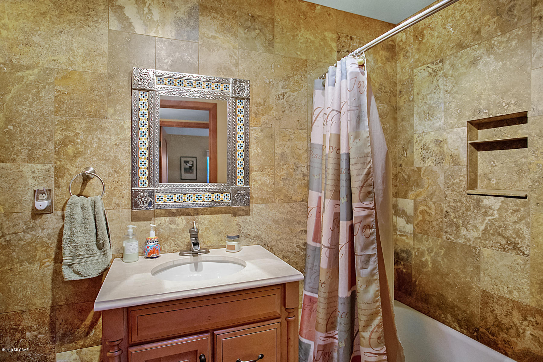 3221 N Riverbend Place